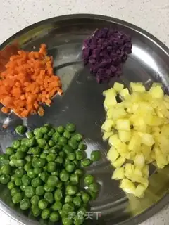 Make Pineapple rice step 3