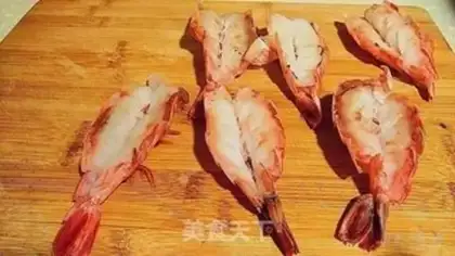 Make Garlic fan shrimp step 1