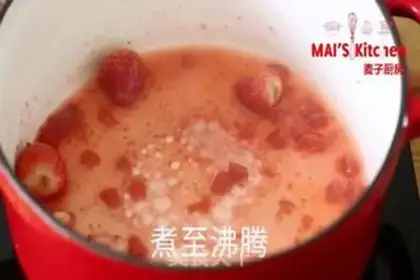 Make Homemade strawberry syrup snowflake ice step 5