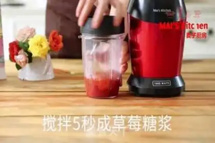 Make Homemade strawberry syrup snowflake ice step 9