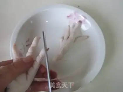 Make The fragrance claw step 1