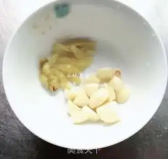 Make Tea mushroom fried meat step 2