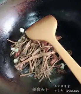 Make Tea mushroom fried meat step 6