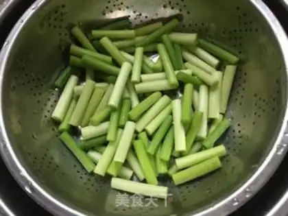 Make Garlic pork step 1