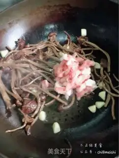 Make Tea mushroom fried meat step 7