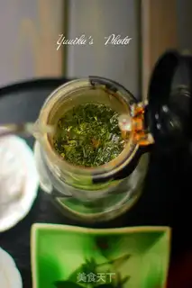 Make Moroccan mint tea step 1