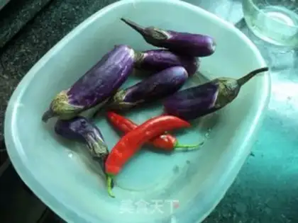 Make Fresh red pepper with a steamed eggplant step 0