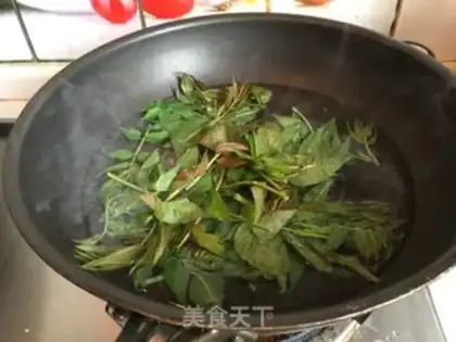 Make Shrimp fried eggs step 1
