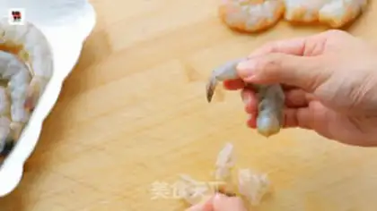 Make Pineapple boat fried rice step 5