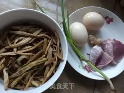 Make Yellow flower egg soup step 0