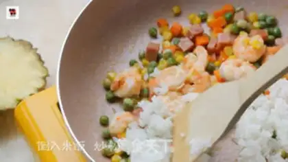 Make Pineapple boat fried rice step 10