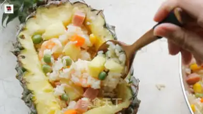 Make Pineapple boat fried rice step 13