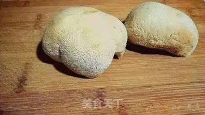 Make Monkey-head mushroom chop soup step 0