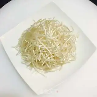 Make The green bean sprouts step 0