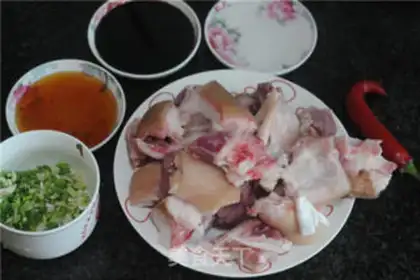 Make Three sauerkraut hooves step 0