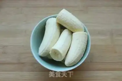 Make Banana salad step 1