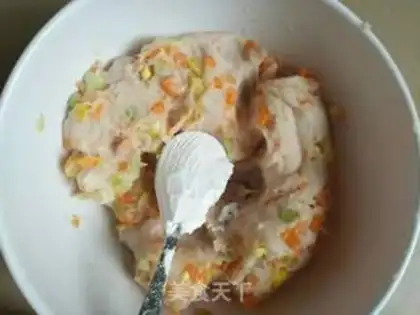 Make Pork holding eggs step 1