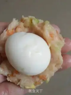 Make Pork holding eggs step 3