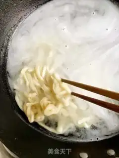 Make Dutch cucumber fried noodles step 1