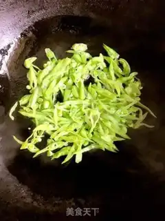 Make Dutch cucumber fried noodles step 4