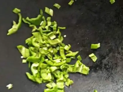 Make Green peppers and eggs step 2