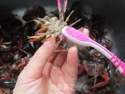 Make Vacuate the lobster step 1