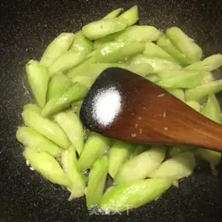 Make Garlic melon step 3