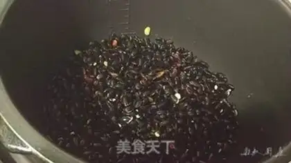 Make Black bean stew pig hoof step 6
