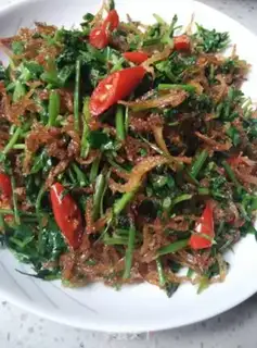 Make Spicy silver fish dry step 3