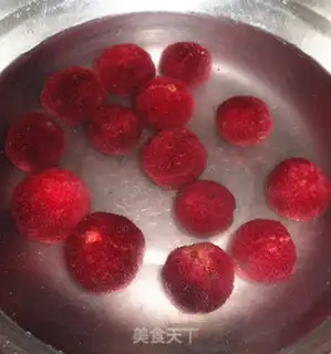Make The yogurt mix is a season fruit step 1