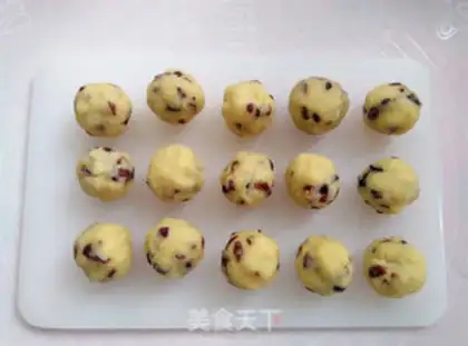 Make Coconut cranberry mooncake step 9