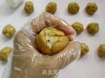 Make Coconut cranberry mooncake step 12