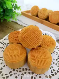 Make Coconut cranberry mooncake step 17