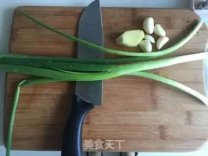 Make Bean radish and pig feet step 2