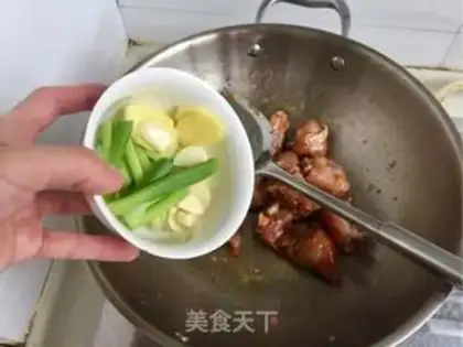 Make Bean radish and pig feet step 9
