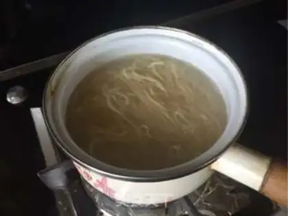 Make Tomato eggs. Noodles step 1