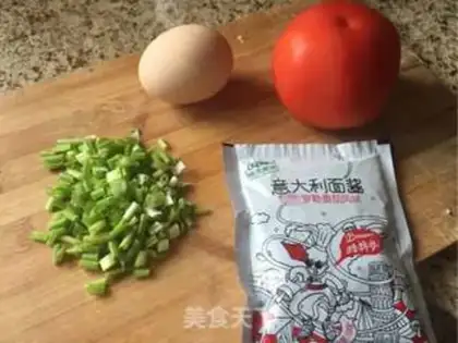 Make Tomato eggs. Noodles step 3
