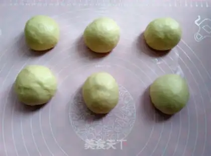 Make Mexican red bean bread step 3
