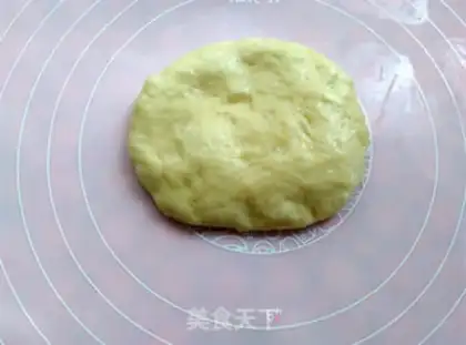 Make Mexican red bean bread step 4