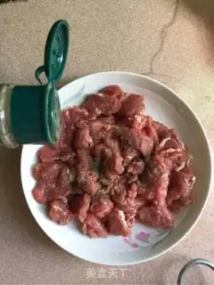 Make Beef cheesy pizza step 1