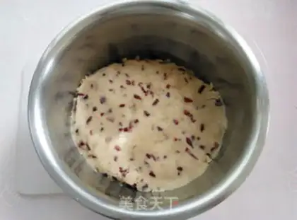 Make Chocolate cranberry moon cake step 2