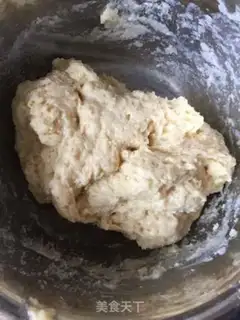 Make The raisin buns are squeezed step 1