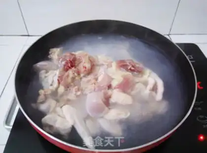 Make Weishan chicken soup step 3