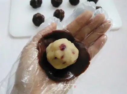 Make Chocolate cranberry moon cake step 8