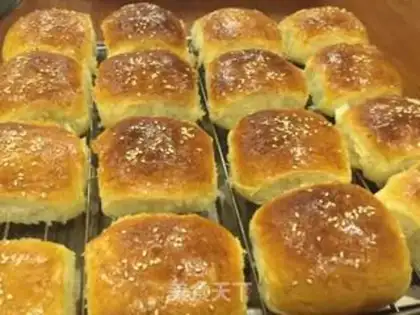 Make The raisin buns are squeezed step 8