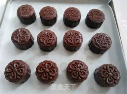Make Chocolate cranberry moon cake step 13