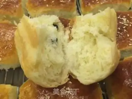 Make The raisin buns are squeezed step 10