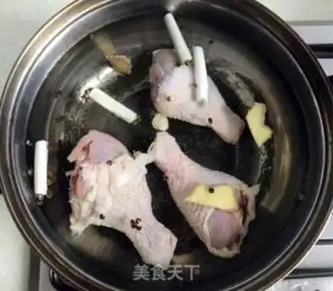 Make The cold hand tore the chicken leg step 0