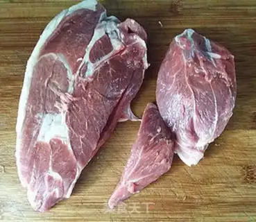 Make Tomato lamb soup step 1