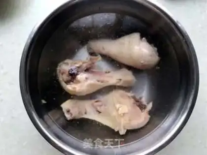 Make The cold hand tore the chicken leg step 4